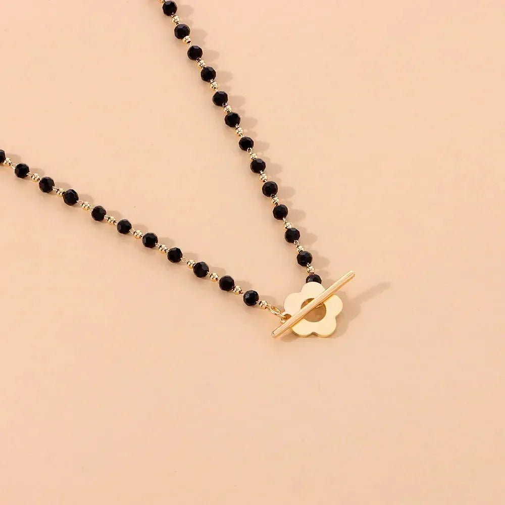 Naya - Choker Halskette mit Blumenverschluss