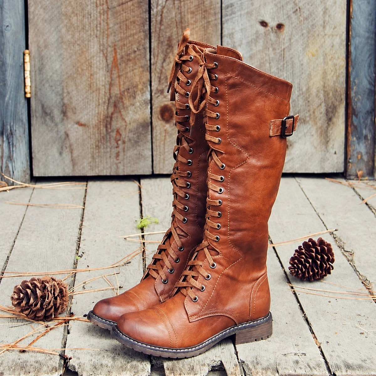 Knee-High Stiefel Damen mit Schnürung und regulierbarer Passform im klassischen Reitstil
