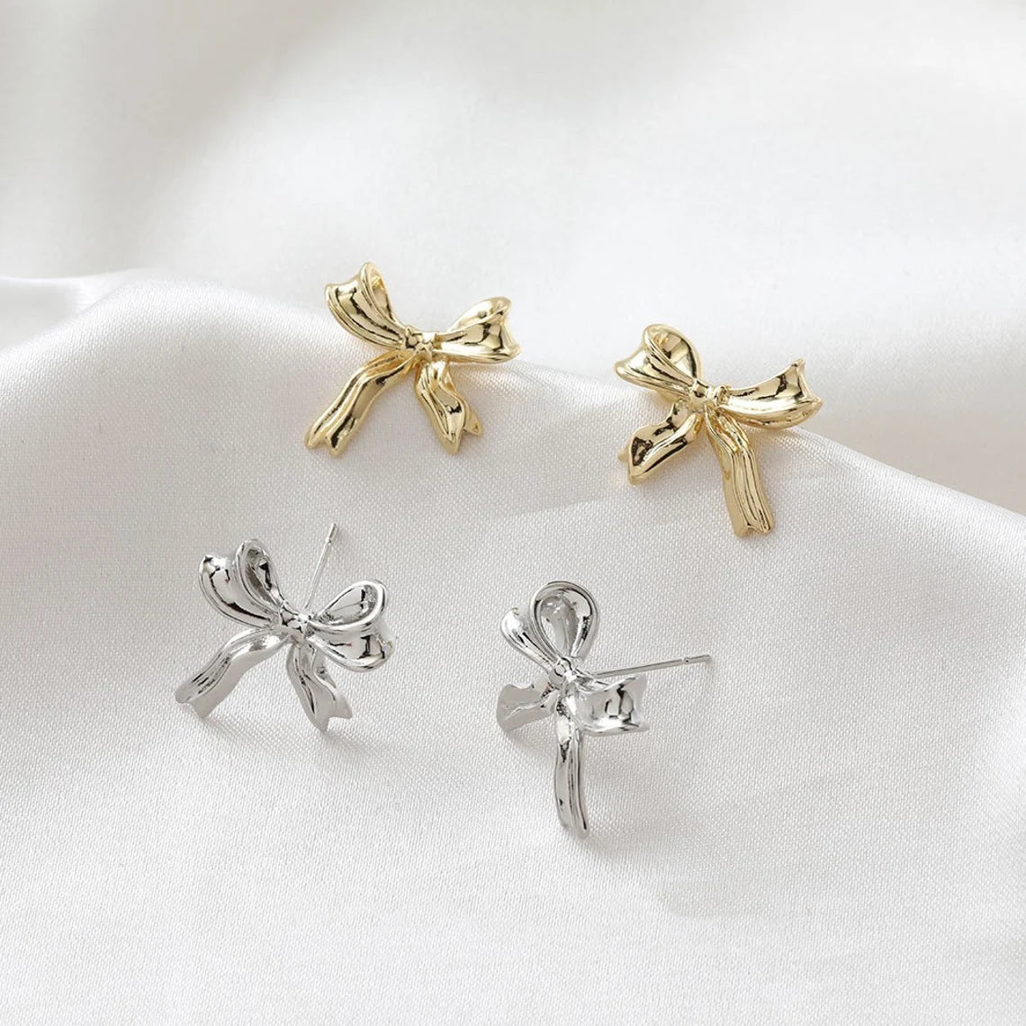 Ohrringe aus Weißgold mit Schleife - Knopfohrringe im Schleifenlook