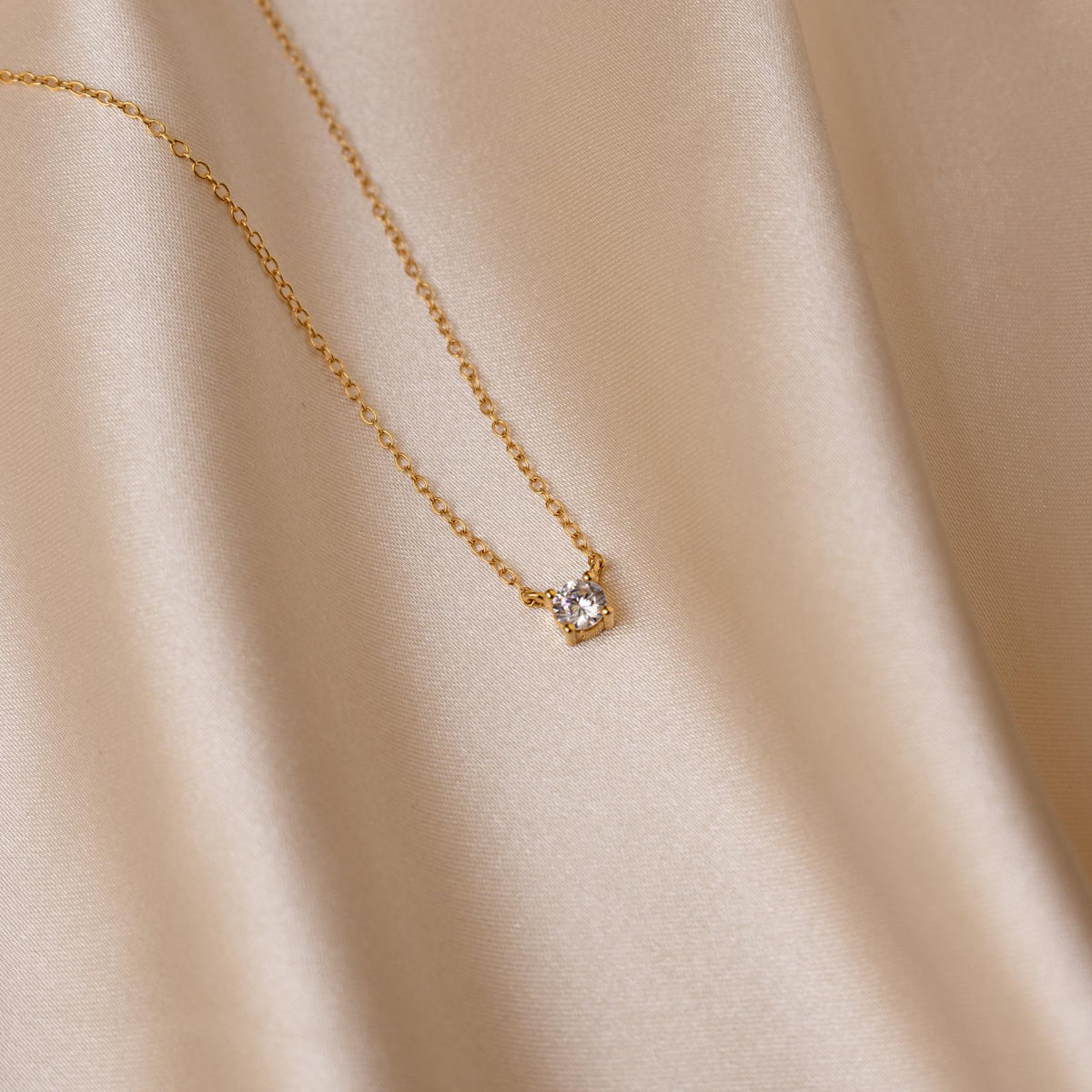 Elegantes Halsband mit glitzernden Details