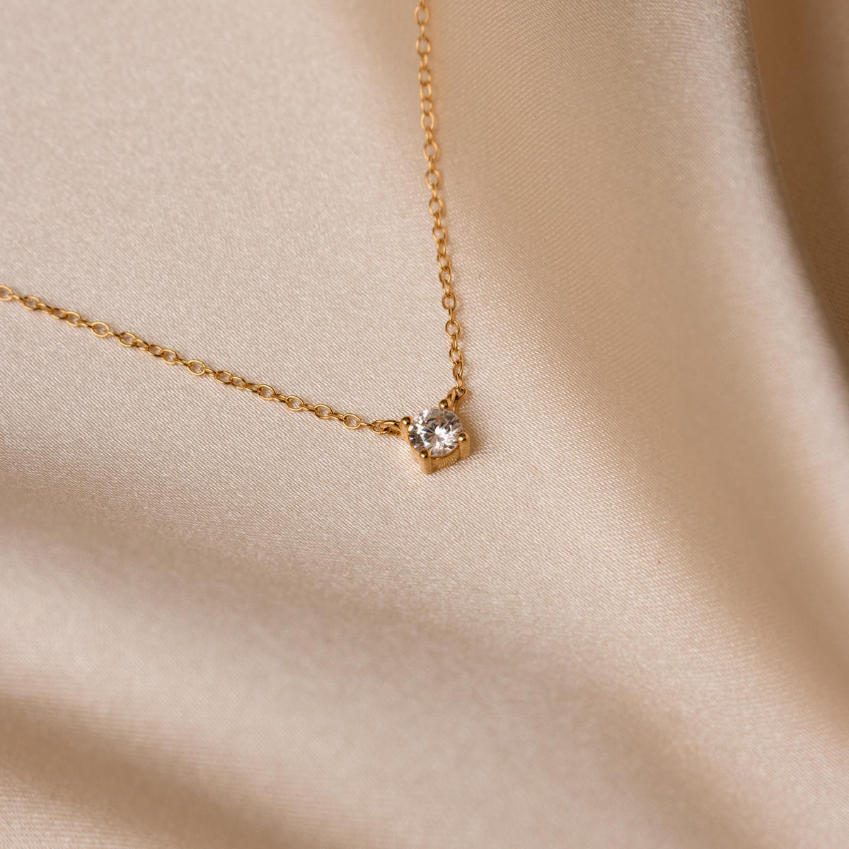 Elegantes Halsband mit glitzernden Details