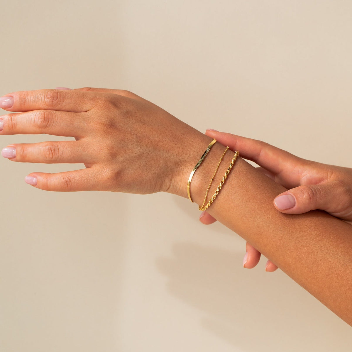 Kettenarmbänder - Minimalistische Schichtenarmbänder