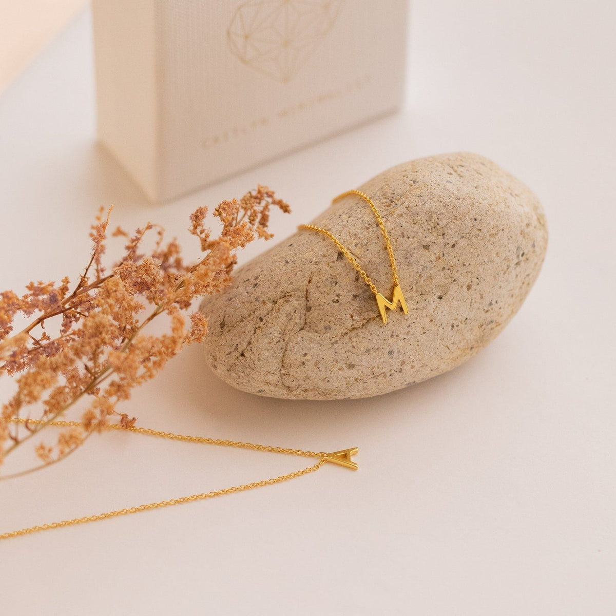 Elegantes Halsband mit Initialen - Modisches Halsband mit Buchstaben