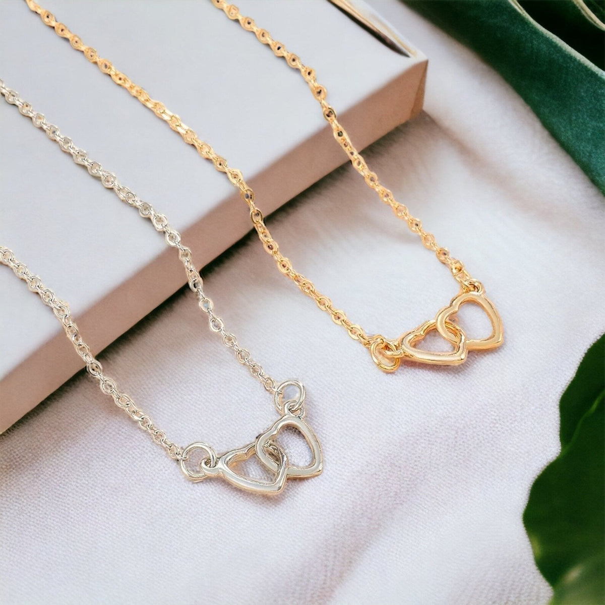 Einfach gestaltete Herz-Fußkette - Fußkette mit Herzgliedern
