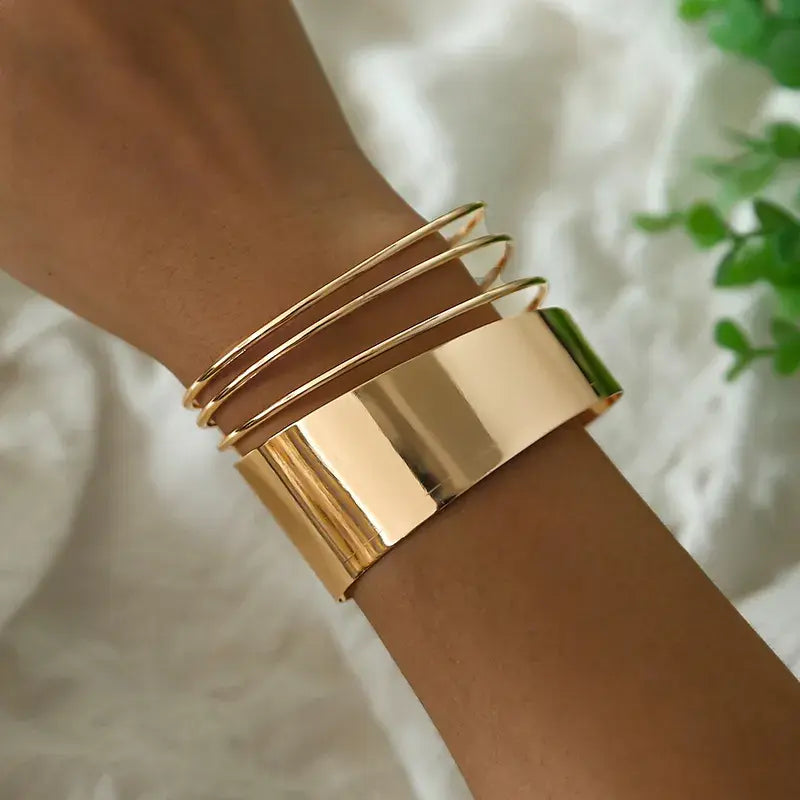 Yuki – Vintage-Armband in Gold im klassischen Stil