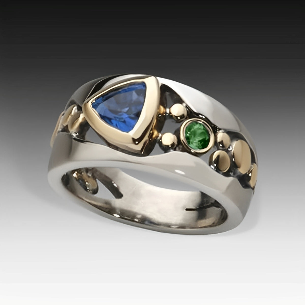 Ricca – Vintage-Ring mit leuchtendem blauen Akzent