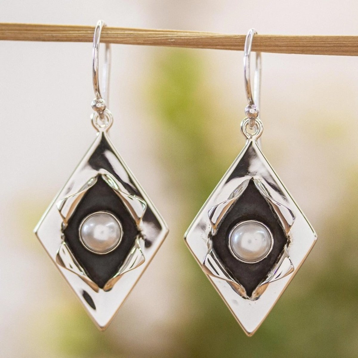 Nova – Vintage-Ohrringe mit Perlen und elegantem Silber