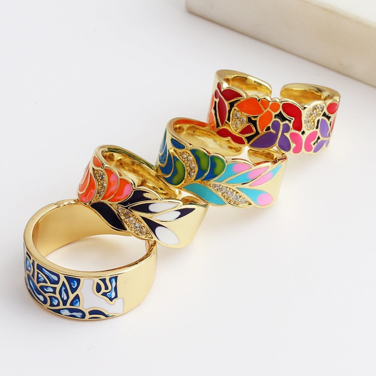 Kamille – Großer Camille-Ring mit blauem Blattmuster