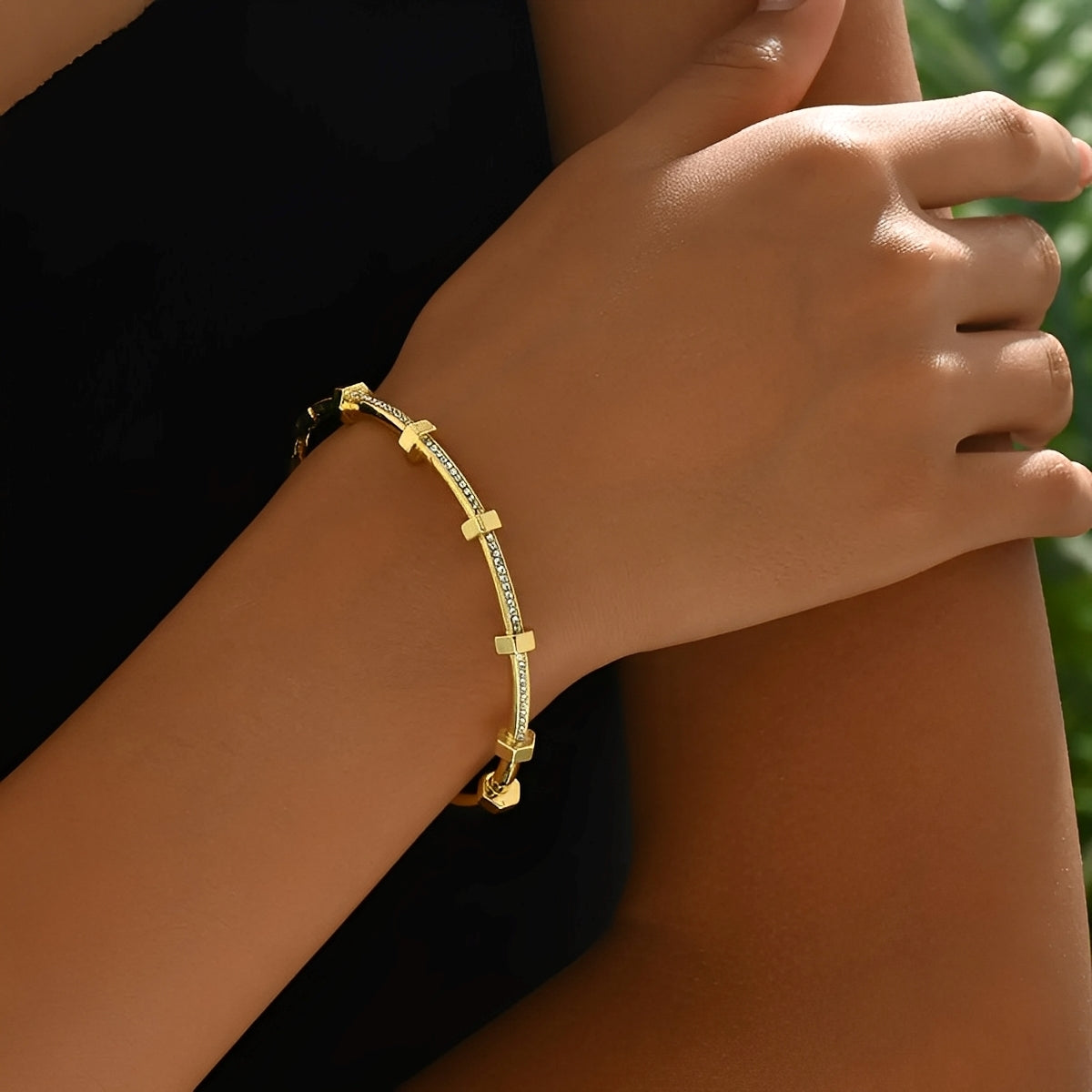 Amy – leuchtendes goldenes Armband