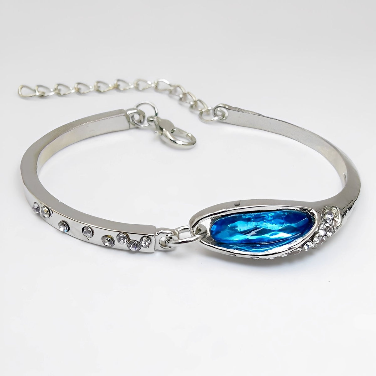 Miku – Elegantes Armband geschmückt mit Saphiren