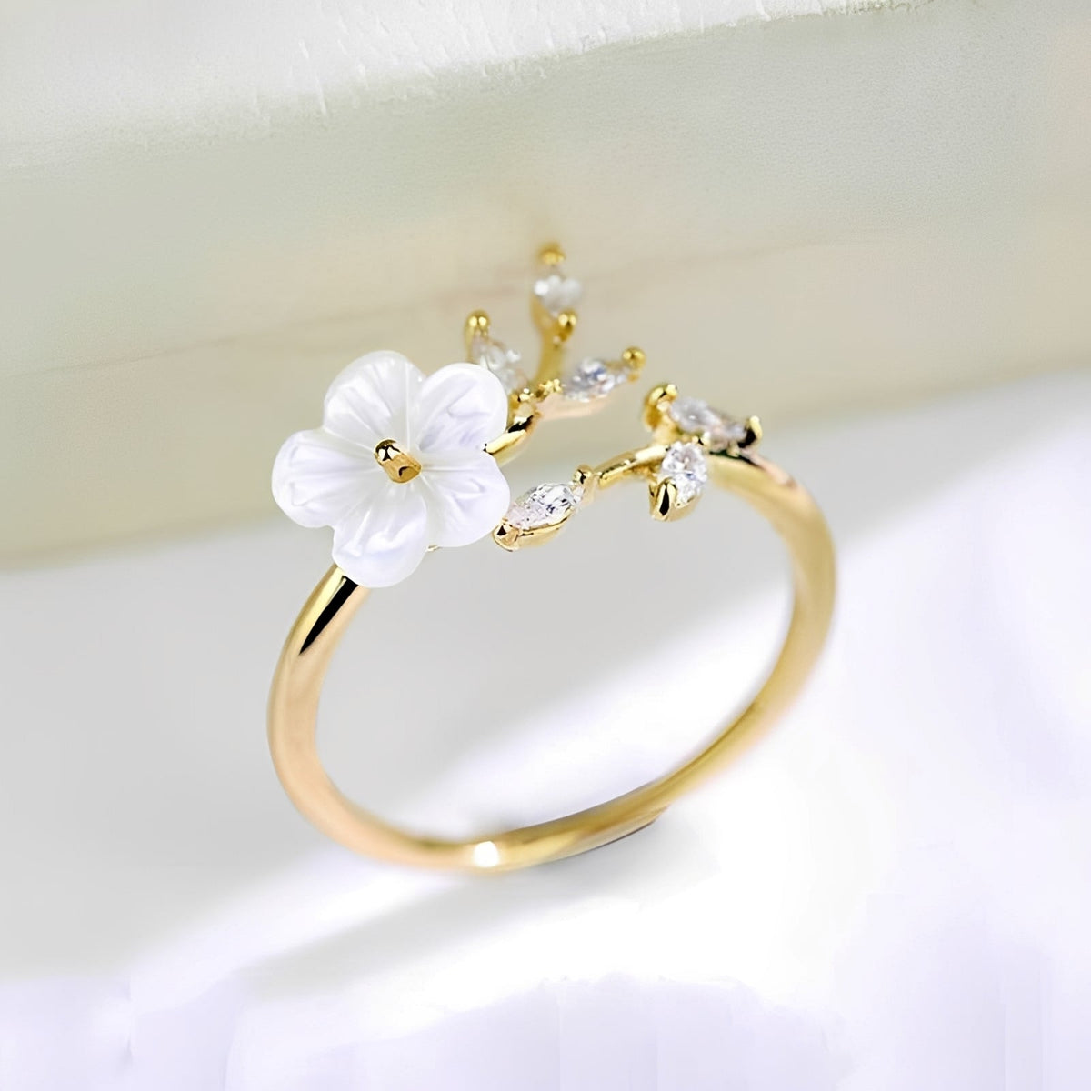 Mayla – Ring mit weißen Blumen
