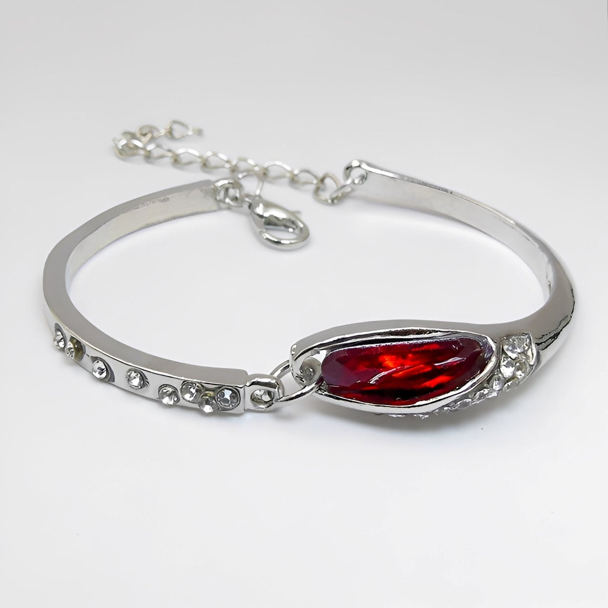Miku – Elegantes Armband geschmückt mit Saphiren