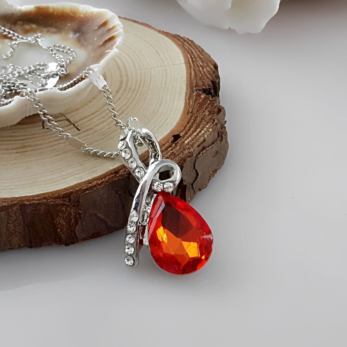 Pilar – Halskette mit glitzerndem Anhänger