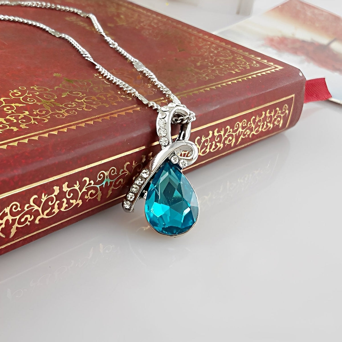 Pilar – Halskette mit glitzerndem Anhänger