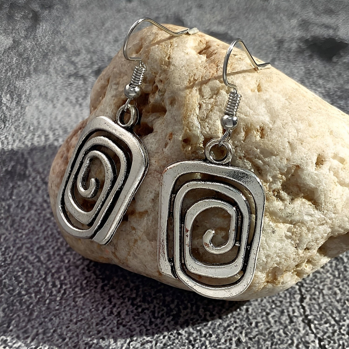 Kaia – Boho-Ohrringe in Silber mit Spiralmuster