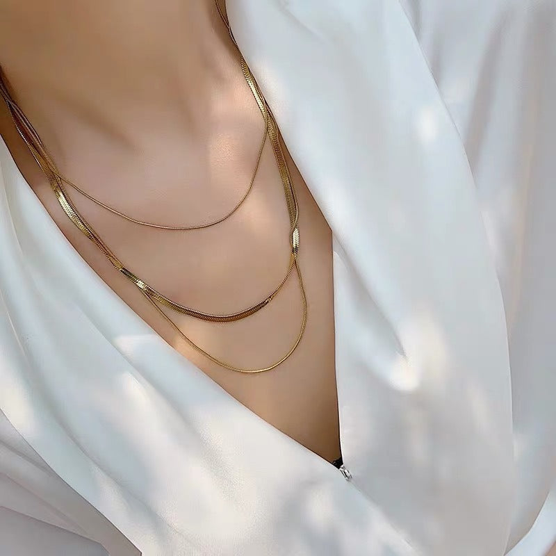 Ashley – Dreireihige Goldene Schlangenkette