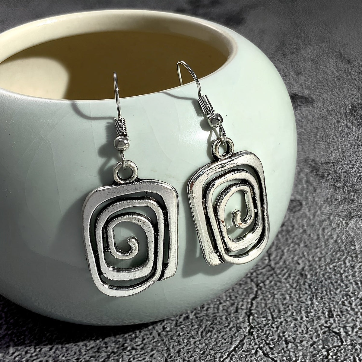 Kaia – Boho-Ohrringe in Silber mit Spiralmuster