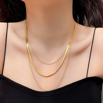Ashley – Dreireihige Goldene Schlangenkette