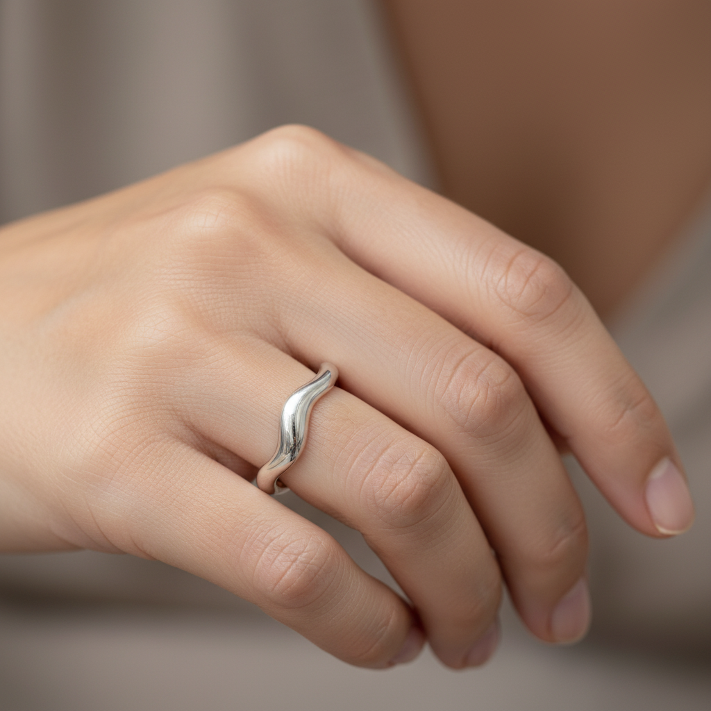 Theva – Offener Ring in Wasserwellen-Optik