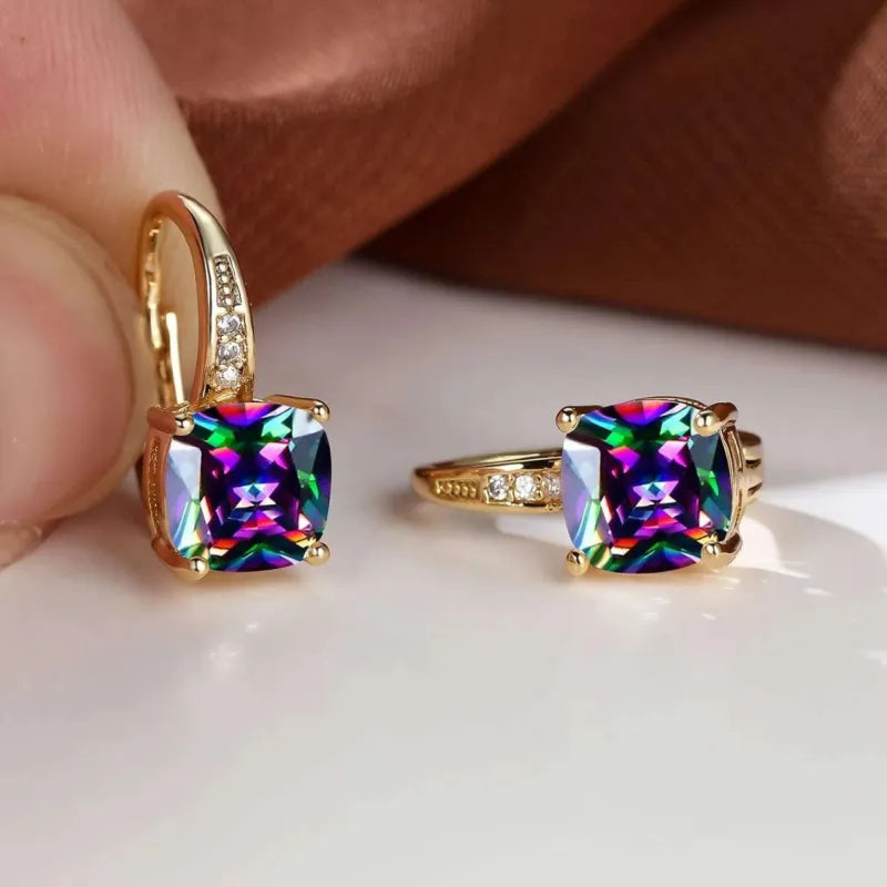 Naoko – Elegante Creolen mit glitzernden Akzenten